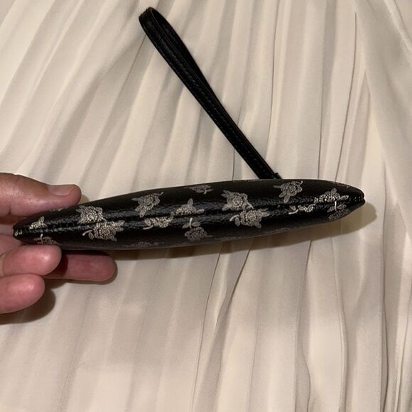 COACH Small Black White Rose Print Gold Tone Zip Leather Wristlet Wallet - Picture 4 of 8